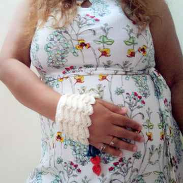 Romantic Ruffles Cuff Crochet Jewelry Pattern
