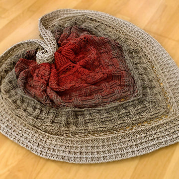 Flat Triangular Scarf "Oineis"
