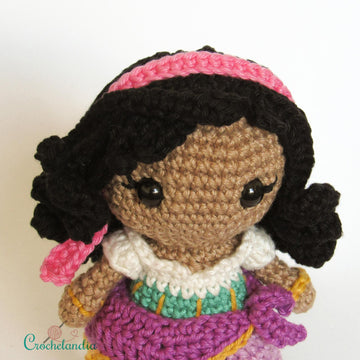 Esmeralda amigurumi doll - crochet pattern by Crochelandia