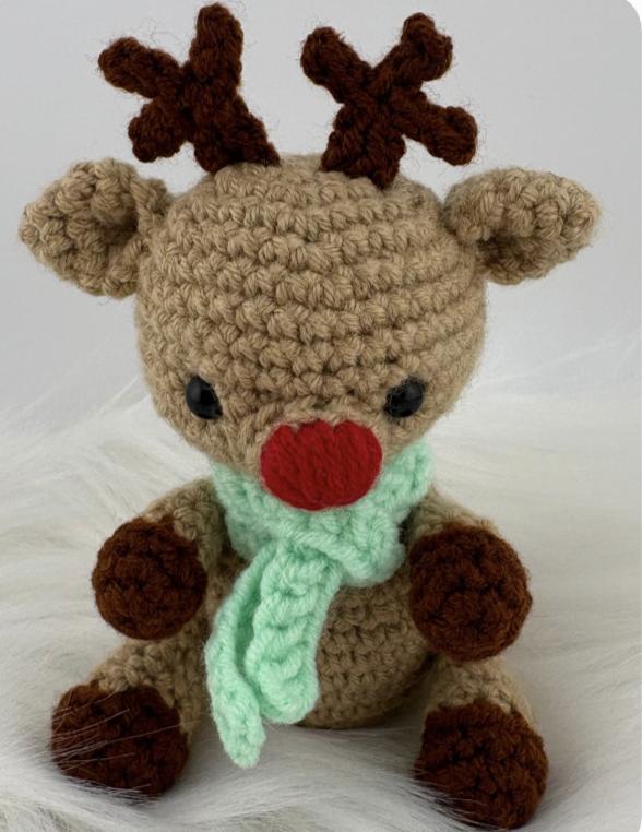 Ray the Reindeer – Reindeer Amigurumi Crochet Pattern – Available in English & Portuguese