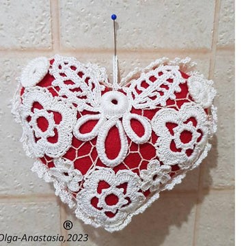 Pillow for needles heart with Irish lace