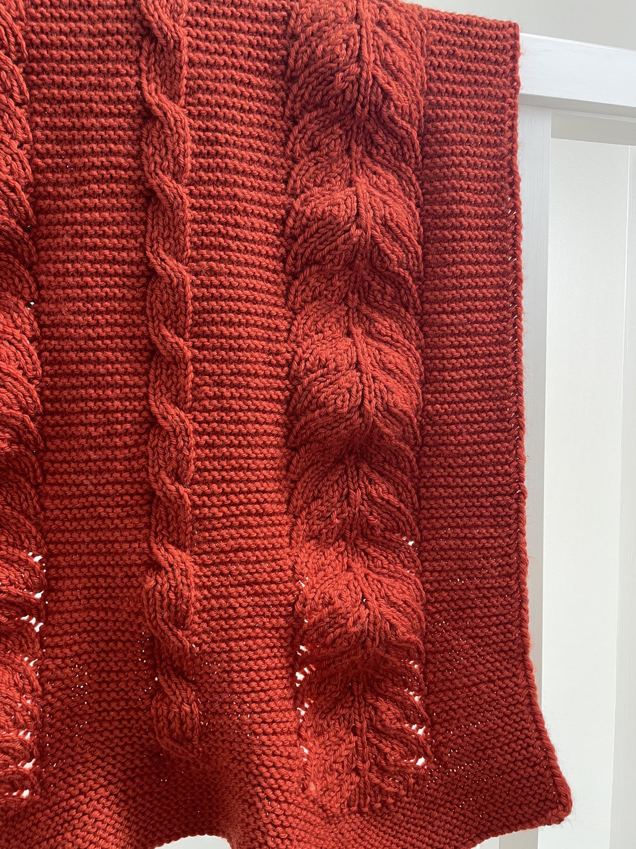 Reversible Cable and Lace Baby Blanket BJ87