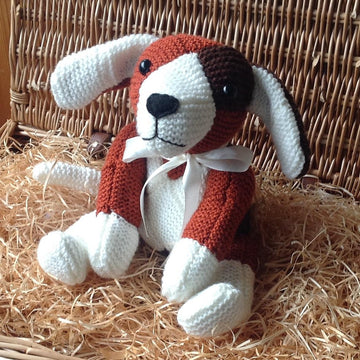 Knitted Square Hound Dog