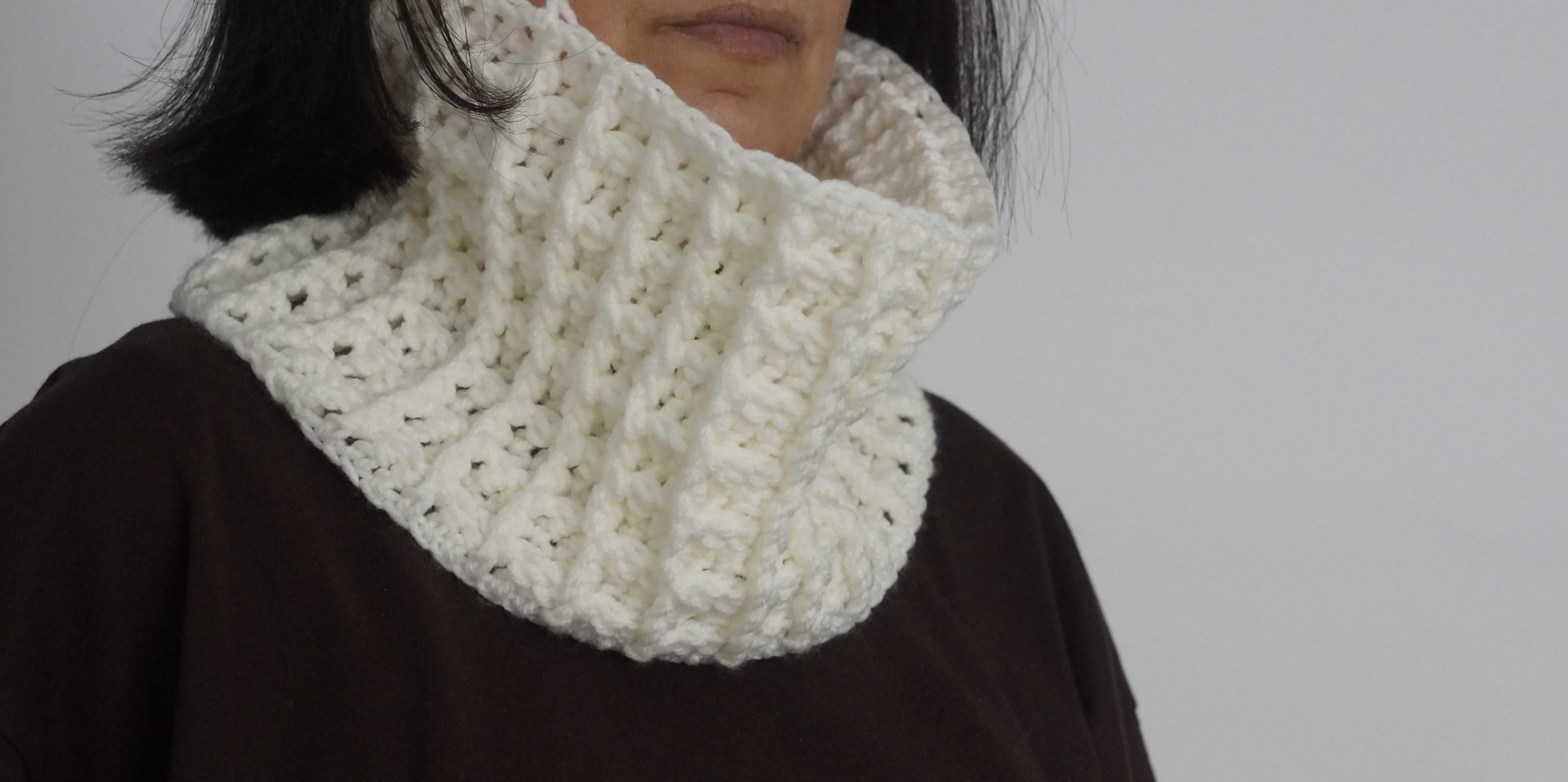 Elegant neck warmer