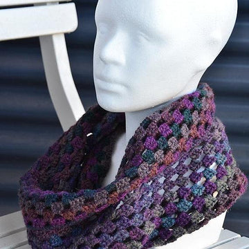 Cowl with Squares Crochet Pattern