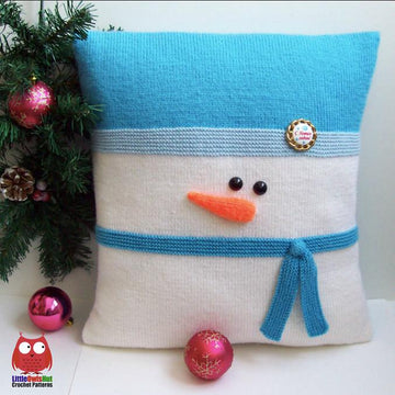 176 Santa and Snowman Pillow cases with pillows