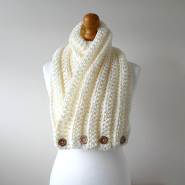 A04 Maisie Cowl