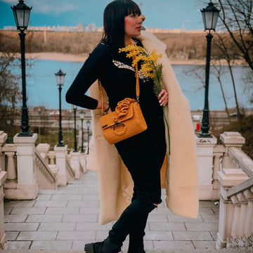 Bag with ruffles