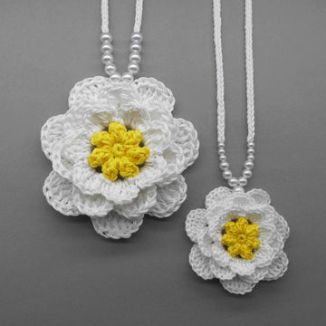 3D flower hanging decoration for doors, walls & windows - easy from scraps of yarn