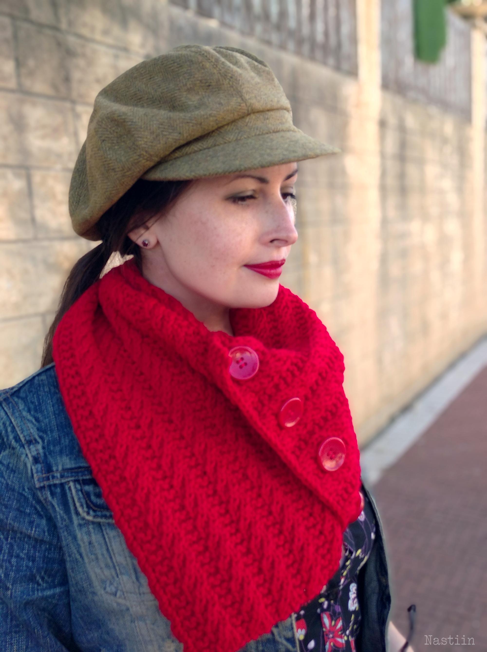 Inesse knit scarf with buttons