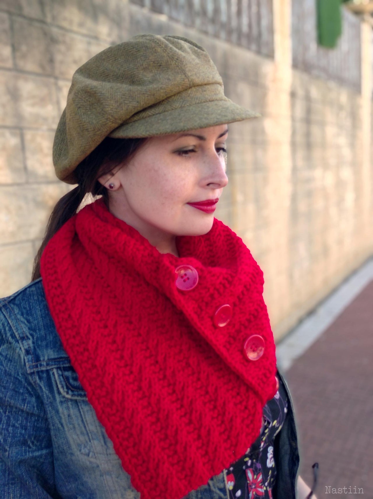 Inesse knit scarf with buttons