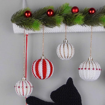 Little chubby Christmas cat - hanging decoration instead of a door wreath