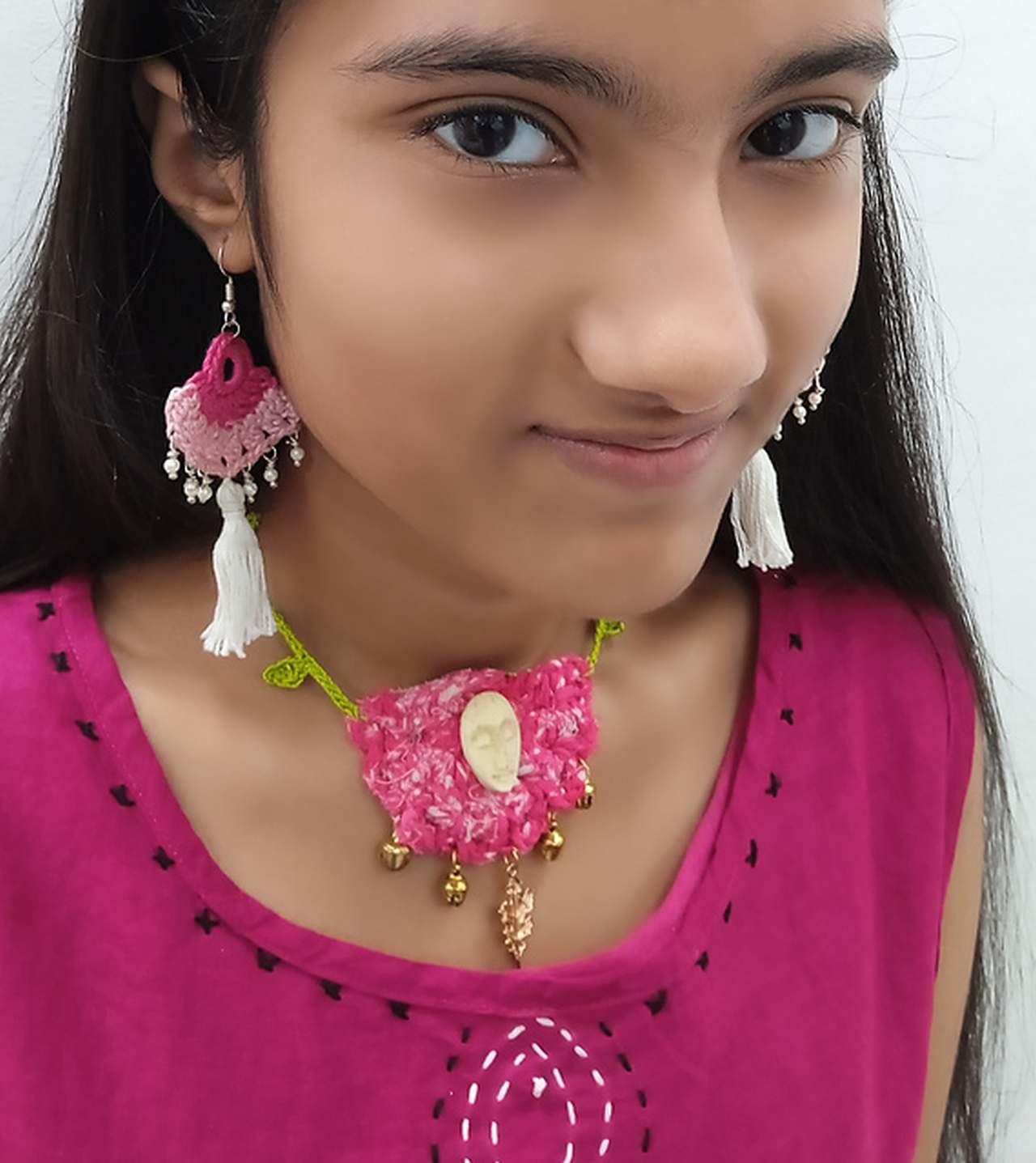 Rose Vine Necklace Crochet Pattern
