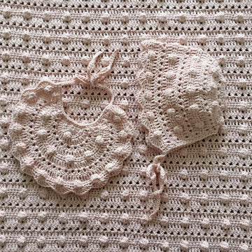 Daphne Baby Bib & Bonnet Set N 486