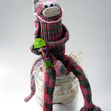 Thin cat  (knitted round)