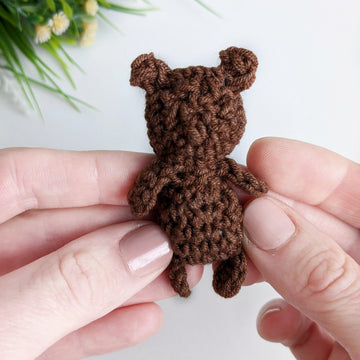 Crochet bear pattern, tiny amigurumi bear, minimum sew crochet pattern