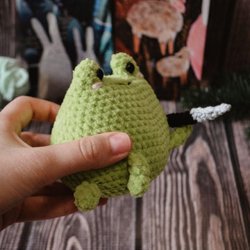 Plush meme knife frog