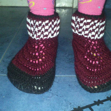Adult slippers with leather sole