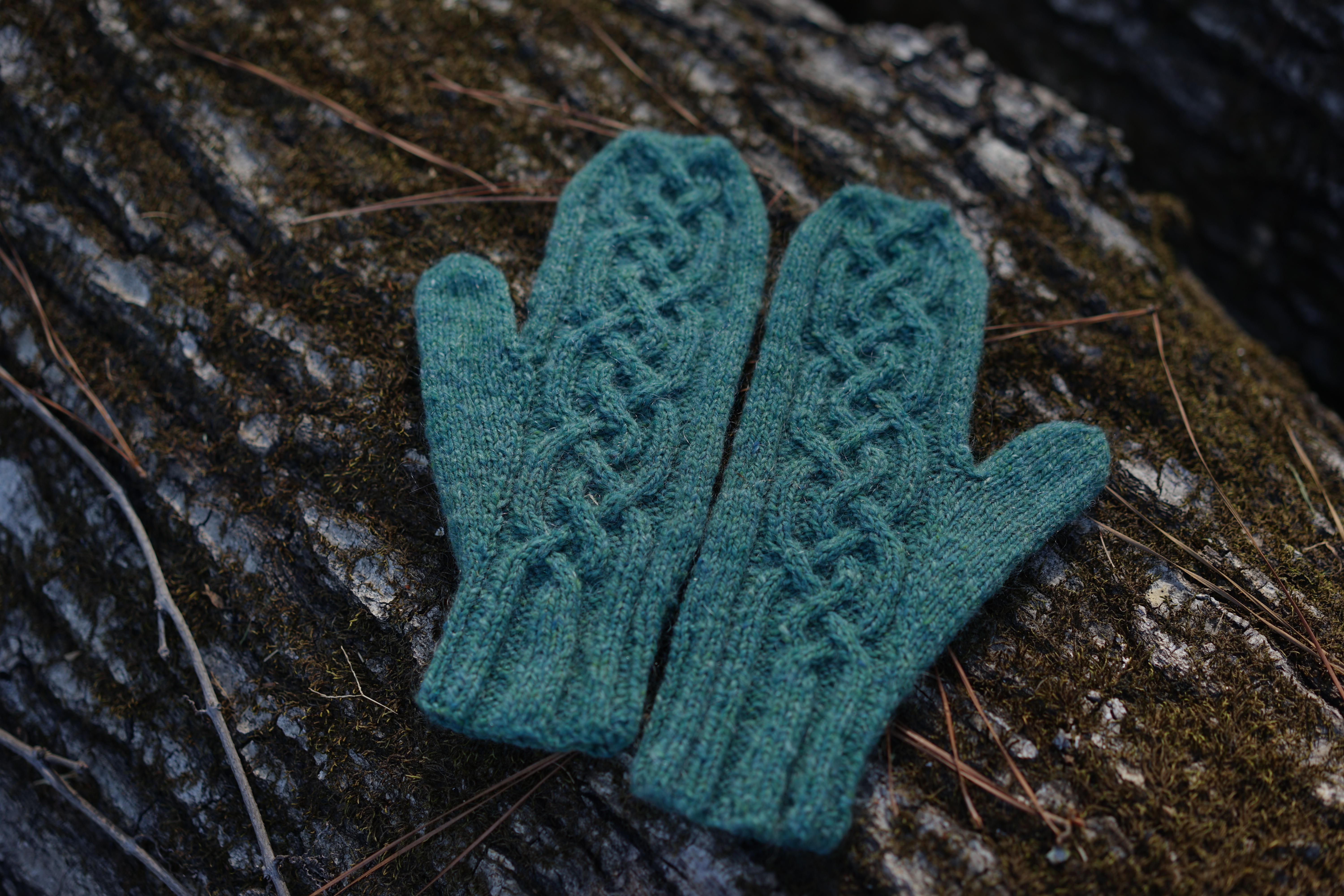 Ealhswith Mittens