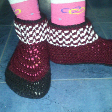Adult slippers with leather sole