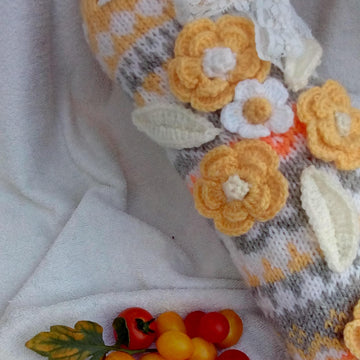 Yellow and grey knee woman socks with flowers