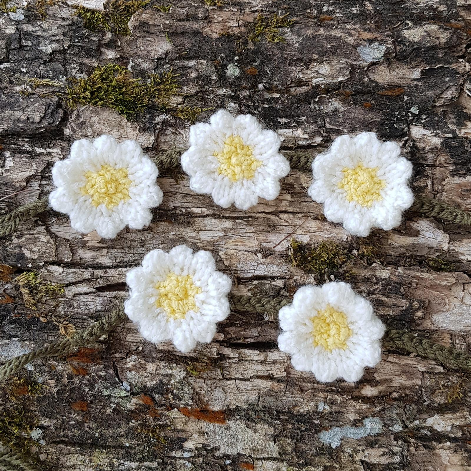 Knitted Daisy Chain Bracelet
