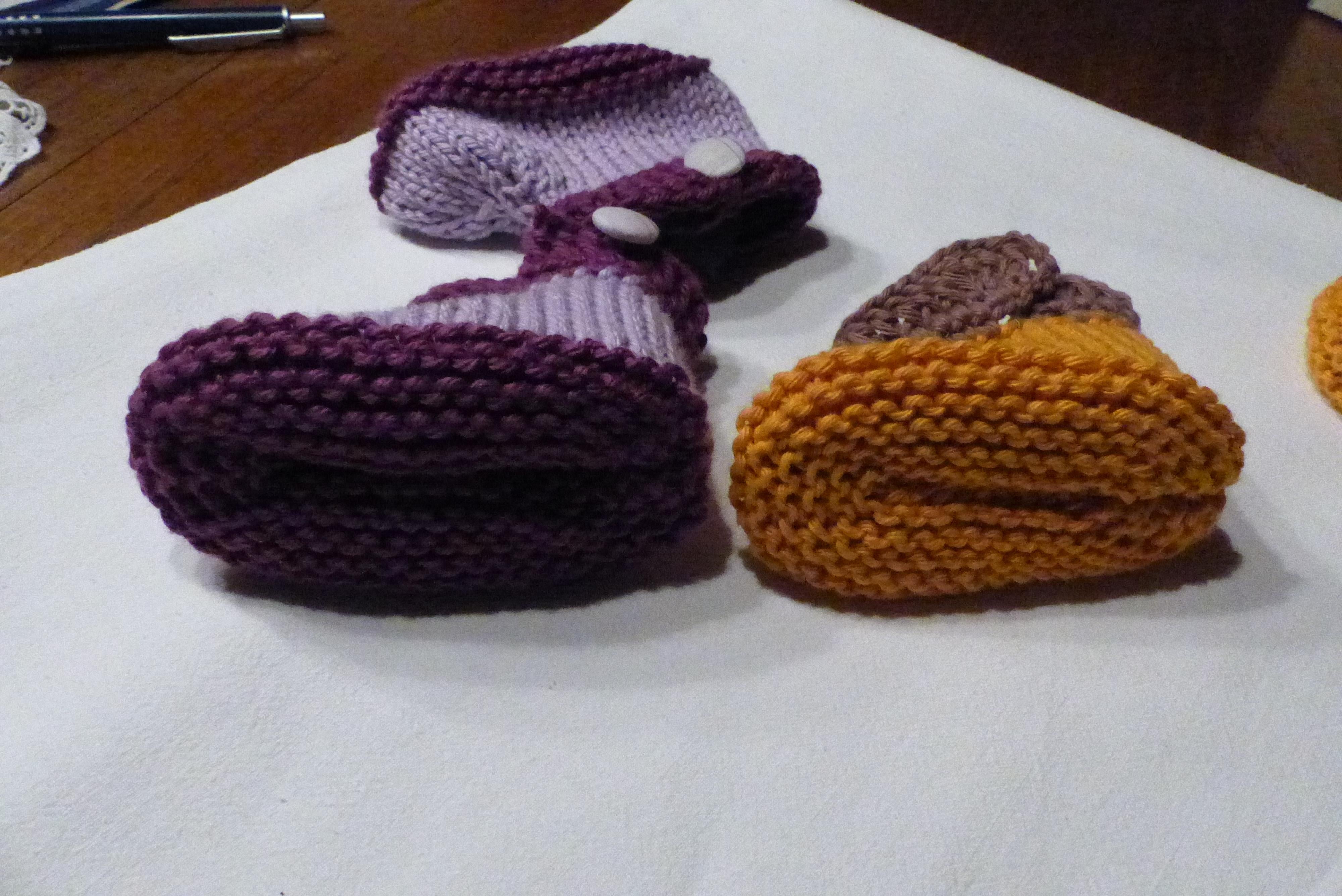 Strickanleitung Babyschuhe / Booties kombiniert mit Häkeln
