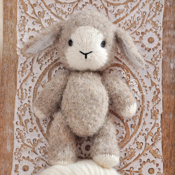 Baby Lamb knitting pattern, in the round pattern