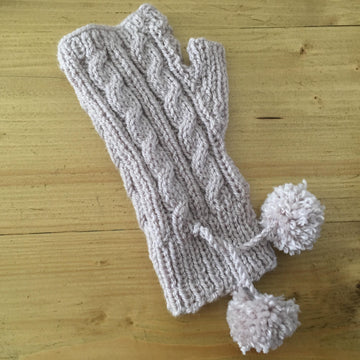 Cable wrist warmers with thumb