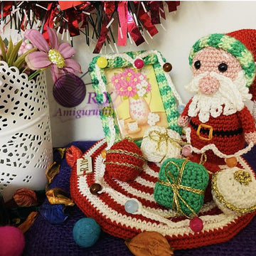 Amigurumi Christmas photo frame
