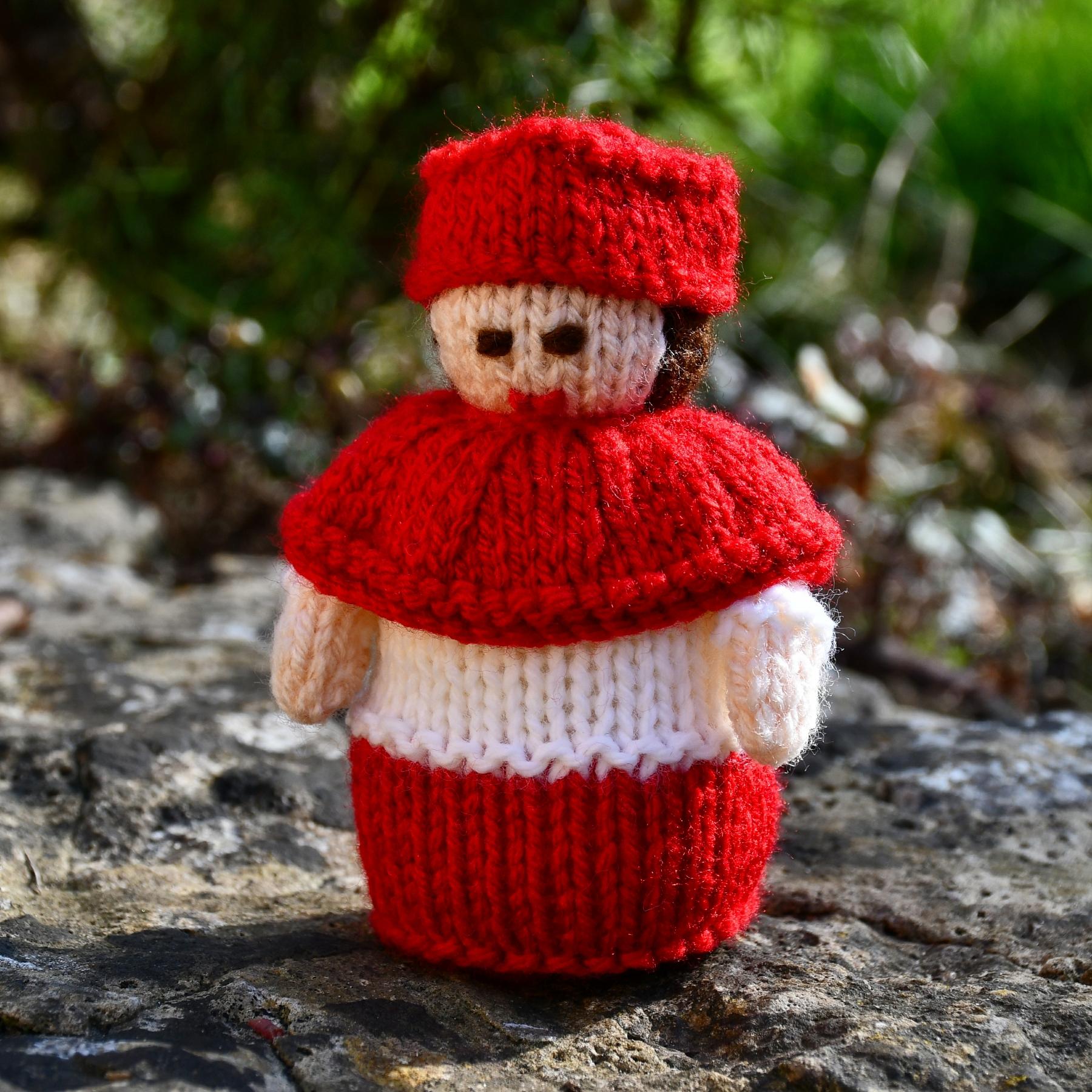 Tudor Cardinal Doll Knitting Pattern - Toy Knitting Pattern