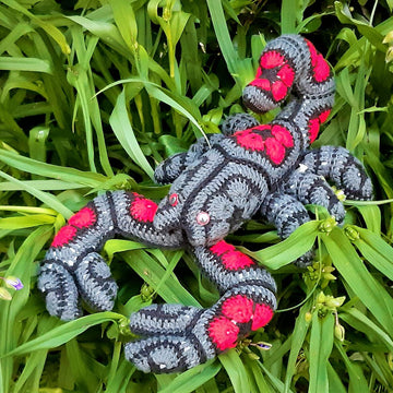 Oskar The Scorpion with African Flowers