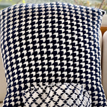 Cushion azulejo floral