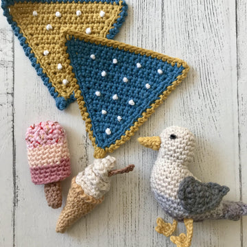 Seaside wreath and bunting