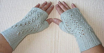 K831-Cloverleaf Gauntlets & Cowl