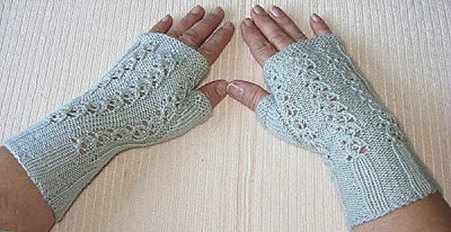 K831-Cloverleaf Gauntlets & Cowl
