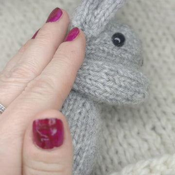 Free bunny rabbit knitting pattern