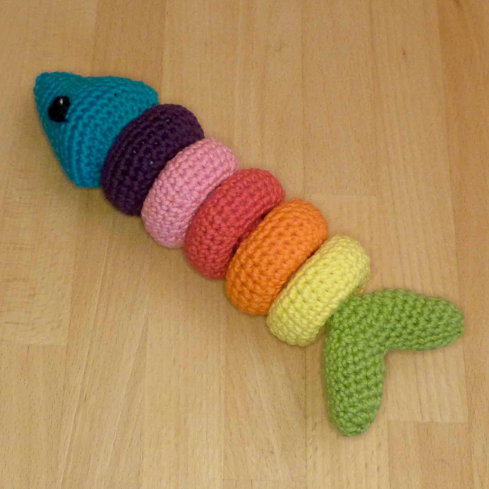 Stacking toy fish