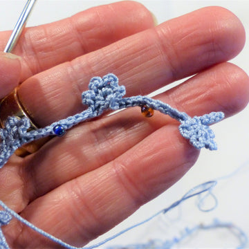 Bracelet "Small flowers and pearls"