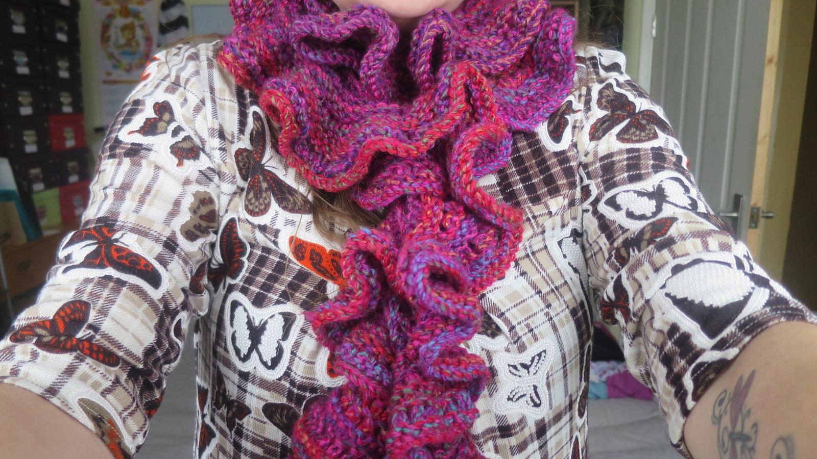 Cat's Ruffle Scarf
