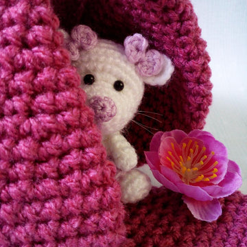 230 Little Mouse with a Flower House