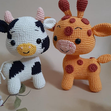 The little Cow and Giraffe