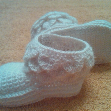 Crocodile Stitch Baby Booties