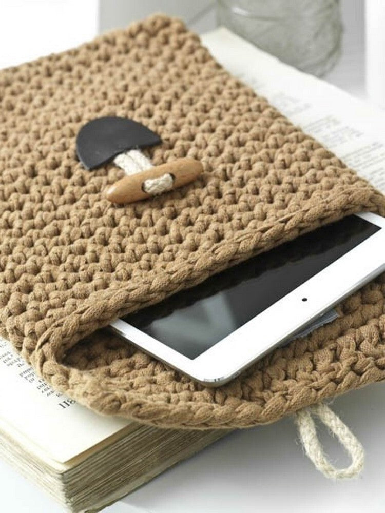 Kit Tablet Cover in Hoooked Ribbon XL Solids