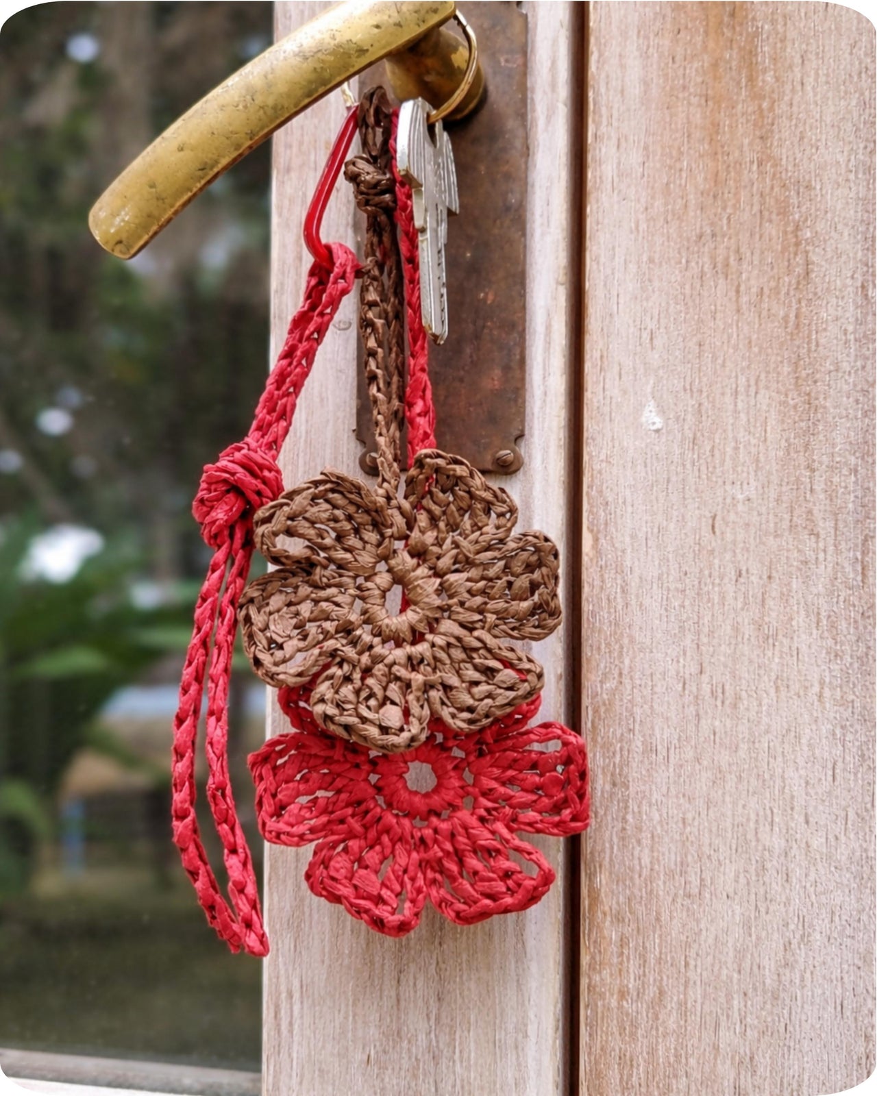 Raffia flower bag charm and keychain crochet pattern B1