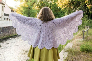 Plumaria capelet