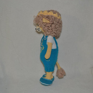 Leo the lion amigurumi doll