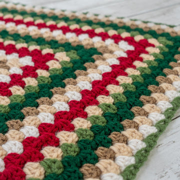 Classic Christmas Infinity Granny Square