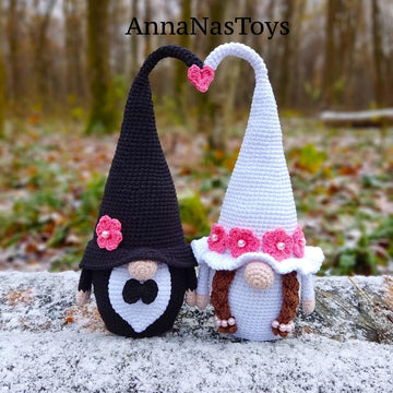 Gnome bride and groom