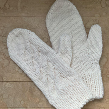 Cable Mitten Pattern by Lisa Vanilla